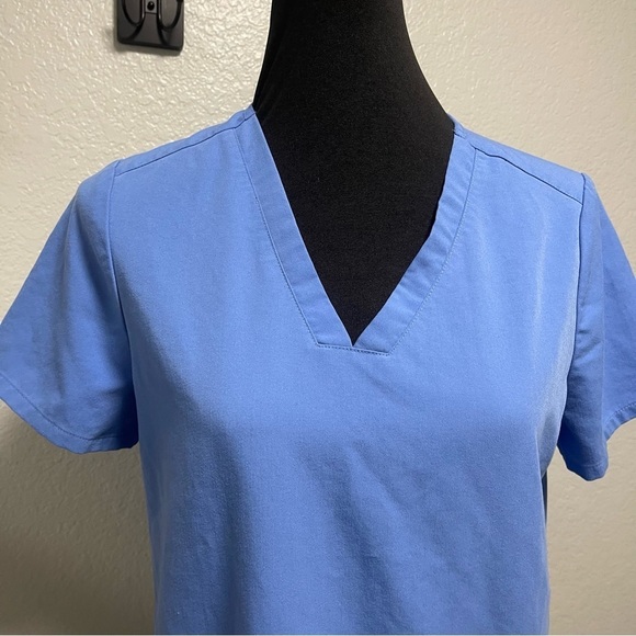 Figs Technical Collection Casma 3 pocket  Scrub Top Size Small - Picture 3 of 7